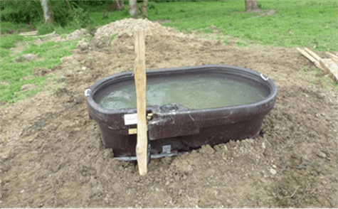 Photo 4. Bac gravitaire utilisant l’eau d’une source sur une parcelle à Soumoy ©CR Sambre